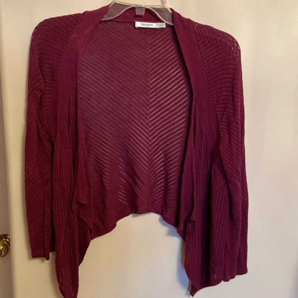⭐️ Ricki’s burgundy drape front cardigan